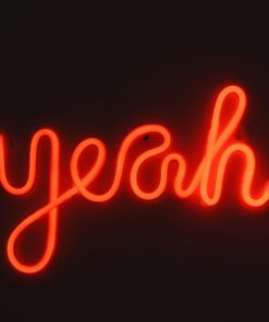 GloboStar® 78589 Φωτιστικό Ταμπέλα Φωτεινή Επιγραφή NEON LED Σήμανσης YEAH 5W με Καλώδιο Τροφοδοσίας USB – Μπαταρίας 3xAAA (Δεν Περιλαμβάνονται) – Κόκκινο