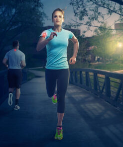 GloboStar® 79074 Μαγνητικό Clip Ασφαλείας Φωσφοριζέ Αντανακλαστικό για Ποδηλάτες & Runners με Φωτεινή Σήμανση LED & Μπαταρία CR2032 – Αδιάβροχο IP65 Κόκκινο Φωσφοριζέ