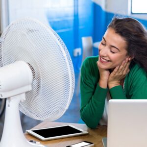 Επιτραπέζιος ανεμιστήρας 40W 12 ιντσών με 4 κουμπιά και 3 πτερύγια λευκό σώμα V-TAC – 7924