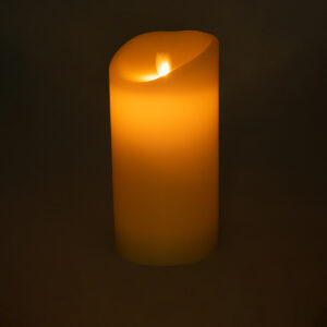 GloboStar® FIREFLAME 79543 Διακοσμητικό Realistic Κερί Παραφίνης με LED Εφέ Κινούμενης Φλόγας – Μπαταρίας & Ασύρματο Χειριστήριο IR Θερμό Λευκό 2700K Dimmable – Φ10 x Υ20cm