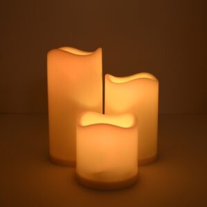 GloboStar® 79552 ΣΕΤ 3 Διακοσμητικών Realistic Κεριών με LED Εφέ Κινούμενης Φλόγας – Μπαταρίας & Ασύρματο Χειριστήριο IR Θερμό Λευκό 3000K Dimmable