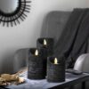 GloboStar® 79557 ΣΕΤ 3 Διακοσμητικών Realistic Κεριών Παραφίνης με LED Εφέ Κινούμενης Φλόγας – Μπαταρίας & Ασύρματο Χειριστήριο IR Μαύρα με Ασημένιες Ρίγες Θερμό Λευκό 3000K Dimmable