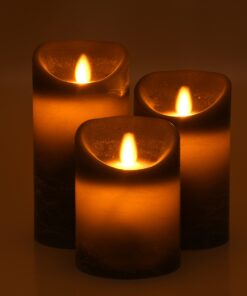 GloboStar® 79559 ΣΕΤ 3 Διακοσμητικών Realistic Κεριών Παραφίνης με LED Εφέ Κινούμενης Φλόγας – Μπαταρίας & Ασύρματο Χειριστήριο IR Γκρι με Ασημένιες Ρίγες Θερμό Λευκό 3000K Dimmable