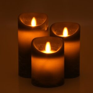 GloboStar® 79559 ΣΕΤ 3 Διακοσμητικών Realistic Κεριών Παραφίνης με LED Εφέ Κινούμενης Φλόγας – Μπαταρίας & Ασύρματο Χειριστήριο IR Γκρι με Ασημένιες Ρίγες Θερμό Λευκό 3000K Dimmable