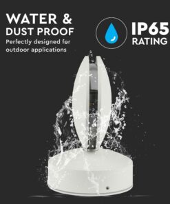 Αδιάβροχο φωτιστικό εξωτερικού χώρου με πιστοποίηση IP65 για προστασία από νερό και σκόνη.