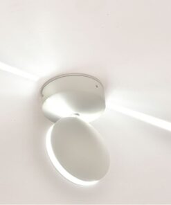 Λευκός κυκλικός LED προβολέας οροφής, μοντέρνος σχεδιασμός, ιδανικός για εσωτερικούς χώρους, ρυθμιζόμενη κατεύθυνση φωτός.