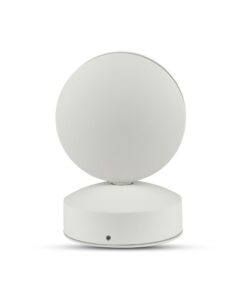 Λευκό φωτιστικό τοίχου LED με σφαιρικό σχεδιασμό, για μοντέρνα διακόσμηση και ατμοσφαιρικό φως.