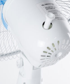 GloboStar® SOLARA-FAN 85355 Solar Fan Αυτόνομος Ηλιακός Επιδαπέδιος Ανεμιστήρας 25W 2 Λειτουργιών Ρεύματος με AC 220-240V ή με Φωτοβολταϊκό Panel 9V 12W & Επαναφορτιζόμενη Μπαταρία Li-ion 7.4V 4400mAh – 3 Ταχύτητες – Ενσωματωμένο USB 2.0 Charger Συσκευών – IP20 – Μ44 x Π37.5 x Υ132cm – Λευκό & Μπλε – 2 Years Warranty