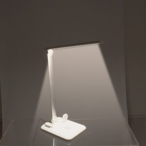 GloboStar® CHATEAU 86101 Μοντέρνο Φωτιστικό Γραφείου Λευκό LED 5 Watt 1000lm DC 5V Αφής & Καλώδιο Τροφοδοσίας USB με Ασύρματη Φόρτιση – Wireless Charger για Τηλέφωνα και Earphones Φυσικό Λευκό 4500K