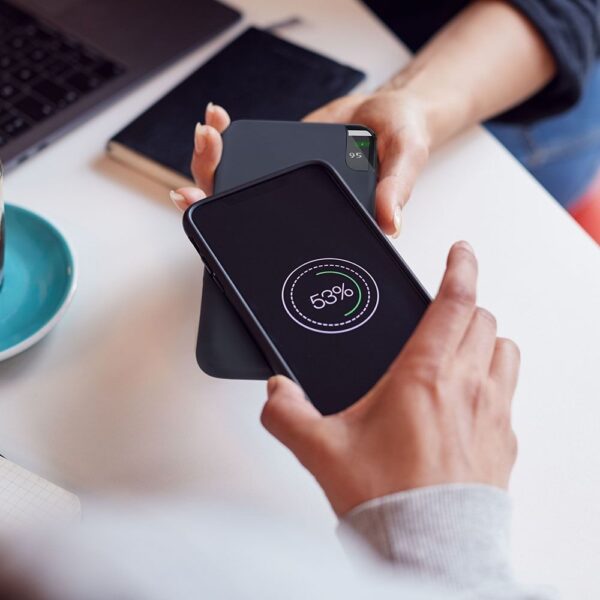 Wireless Power Bank 8000mAh με μπλε σώμα και βάση V-TAC – 8862
