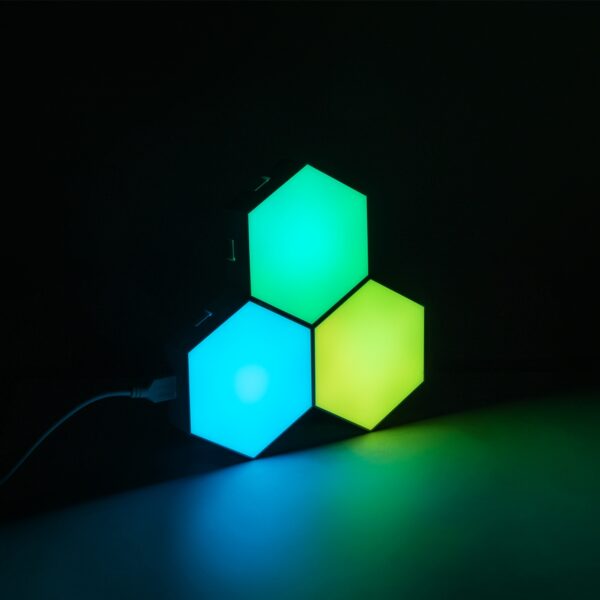 GloboStar® DIGIOCTA 90447 Σετ 3 Ψηφιακων LED RGB Φωτιστικών Κυψελών με Ψηφιακό Controller με WiFi Smart APP & Ασύρματο Χειριστήριο RF 2.4Ghz – LED SMD 5050 4.5W/Σετ 42PIXEL/Σετ 360lm/Σετ 120° DC 5V με USB 2.0 IP20 Πολύχρωμο RGB – Dimmable – Μ10.5 x Π10.5 x Υ3cm Ανά Κυψέλη – 2 Χρόνια Εγγύηση
