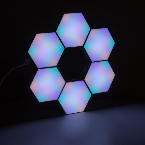 GloboStar® DIGIOCTA 90448 Σετ 6 Ψηφιακων LED RGB Φωτιστικών Κυψελών με Ψηφιακό Controller με WiFi Smart APP & Ασύρματο Χειριστήριο RF 2.4Ghz – LED SMD 5050 9W/Σετ 84PIXEL/Σετ 720lm/Σετ 120° DC 5V με USB 2.0 IP20 Πολύχρωμο RGB – Dimmable – Μ10.5 x Π10.5 x Υ3cm Ανά Κυψέλη – 2 Χρόνια Εγγύηση