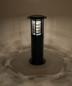 GloboStar® LUSCIOUS 90536 Αυτόνομο Ηλιακό Φωτιστικό Κήπου – Κολωνάκι Αρχιτεκτονικού Φωτισμού Εξωτερικού Χώρου LED 10W 330lm 120° με Ενσωματωμένο Φωτοβολταϊκό Panel 6V 2W & Επαναφορτιζόμενη Μπαταρία Li-ion 3.2V 1800mAh με Αισθητήρα Ημέρας-Νύχτας – Αδιάβροχο IP65 – Σώμα Αλουμινίου & ABS – Φ22 x Υ58cm – Εναλλαγή Φωτισμού μέσω Τηλεχειριστηρίου All In One Ψυχρό 6000K+Φυσικό 4500K+Θερμό 2700K Dimmable – Μαύρο – 2 Χρόνια Εγγύηση