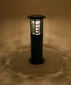 GloboStar® LUSCIOUS 90536 Αυτόνομο Ηλιακό Φωτιστικό Κήπου – Κολωνάκι Αρχιτεκτονικού Φωτισμού Εξωτερικού Χώρου LED 10W 330lm 120° με Ενσωματωμένο Φωτοβολταϊκό Panel 6V 2W & Επαναφορτιζόμενη Μπαταρία Li-ion 3.2V 1800mAh με Αισθητήρα Ημέρας-Νύχτας – Αδιάβροχο IP65 – Σώμα Αλουμινίου & ABS – Φ22 x Υ58cm – Εναλλαγή Φωτισμού μέσω Τηλεχειριστηρίου All In One Ψυχρό 6000K+Φυσικό 4500K+Θερμό 2700K Dimmable – Μαύρο – 2 Χρόνια Εγγύηση