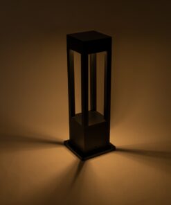 GloboStar® HONEYBEE 90537 Αυτόνομο Ηλιακό Φωτιστικό Κήπου – Κολωνάκι Αρχιτεκτονικού Φωτισμού Εξωτερικού Χώρου LED 10W 330lm 120° με Ενσωματωμένο Φωτοβολταϊκό Panel 6V 2W & Επαναφορτιζόμενη Μπαταρία Li-ion 3.2V 1800mAh με Αισθητήρα Ημέρας-Νύχτας – Αδιάβροχο IP65 – Σώμα Αλουμινίου & ABS – Μ20 x Π20 x Υ60cm – Εναλλαγή Φωτισμού μέσω Τηλεχειριστηρίου All In One Ψυχρό 6000K+Φυσικό 4500K+Θερμό 2700K Dimmable – Μαύρο – 2 Χρόνια Εγγύηση