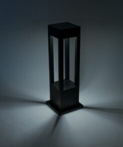 GloboStar® HONEYBEE 90537 Αυτόνομο Ηλιακό Φωτιστικό Κήπου – Κολωνάκι Αρχιτεκτονικού Φωτισμού Εξωτερικού Χώρου LED 10W 330lm 120° με Ενσωματωμένο Φωτοβολταϊκό Panel 6V 2W & Επαναφορτιζόμενη Μπαταρία Li-ion 3.2V 1800mAh με Αισθητήρα Ημέρας-Νύχτας – Αδιάβροχο IP65 – Σώμα Αλουμινίου & ABS – Μ20 x Π20 x Υ60cm – Εναλλαγή Φωτισμού μέσω Τηλεχειριστηρίου All In One Ψυχρό 6000K+Φυσικό 4500K+Θερμό 2700K Dimmable – Μαύρο – 2 Χρόνια Εγγύηση