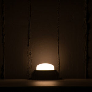 GloboStar® WALLLIGHT-MONA 90628 Φωτιστικό Τοίχου – Απλίκα Point Light LED 6W 660lm 360° DC 24V Αδιάβροχο IP65 Φ11 x Υ6.5cm Θερμό Λευκό 3000K – Γκρι Ανθρακί – 3 Years Warranty