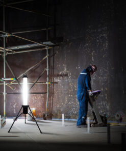 GloboStar® 99051 WORKING LIGHT LED Επαγγελματικό Φωτιστικό Εργασίας – Δυνατότητα Τοποθέτησης με Τρίποδο ή Κρεμαστό – 65W 6000lm 360° AC 220-240V IP65 με Αντοχή Κρούσης IK08 Φ70 x Υ130cm Ψυχρό Λευκό 6500K – 3 Years Warranty