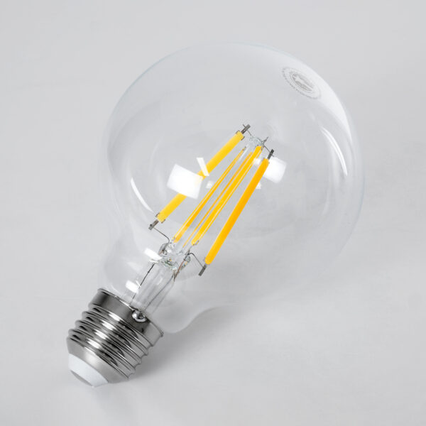 GloboStar® 99084 Λάμπα LED Long Filament E27 G95 Γλόμπος 4W 840lm 360° AC 220-240V IP20 Φ9.5 x Υ13.8cm Θερμό Λευκό 2700K με Διάφανο Γυαλί – Pro Series 210lm/W – A Ενεργειακή Κλάση – 3 Χρόνια Εγγύηση
