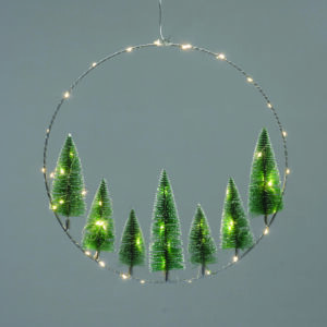 WREATH TREES ΔΙΑΚΟΣΜ ΚΡΕΜΑΣΤΟ 50 LED ΛΑΜΠ ΘΕΡΜΑ ΜΠΑΤ 3ΧΑΑ (ΔΕΝ ΣΥΜΠ) IP20  ΔΙΑΜ:40cm 30cm ΚΑΛ ACA – X09501113