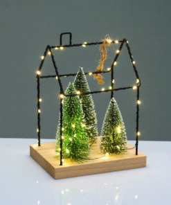 METAL HOUSE WITH TREES ΔΙΑΚΟΣΜ ΚΡΕΜΑΣΤΟ 55 LED ΛΑΜΠ ΘΕΡΜΑ ΜΠΑΤ 3ΧΑΑΑ (ΔΕΝ ΣΥΜΠ) IP20  16.5*12*22cm ACA – X09551111