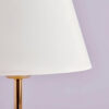 GloboStar® GLOSSY 204-0071 Μοντέρνο Eπιτραπέζιο Φωτιστικό Μονόφωτο 1 x E27 IP20 Χρυσό Μέταλλο με Λευκό Ύφασμα – Μ22 x Π22 x Υ37cm