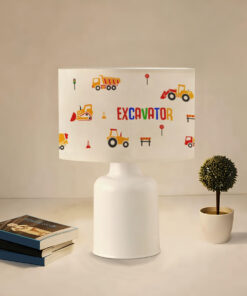 GloboStar® EXCAVATOR 204-0027 Παιδικό Eπιτραπέζιο Φωτιστικό Φιγούρα Μονόφωτο 1 x E27 IP20 Λευκό Ύφασμα – Μ24 x Π24 x Υ32cm