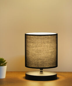 GloboStar® MINNIE 204-0063 Μοντέρνο Eπιτραπέζιο Φωτιστικό Μονόφωτο 1 x E27 IP20 Μαύρο Ξύλο με Μαύρο Ύφασμα – Μ15 x Π15 x Υ22cm