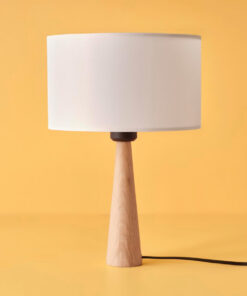 GloboStar® COBRA 204-0066 Μοντέρνο Eπιτραπέζιο Φωτιστικό Μονόφωτο 1 x E27 IP20 Καφέ Ξύλο με Μπεζ Ύφασμα – Μ24 x Π24 x Υ38cm