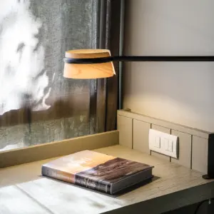 Faro Barcelona LOOP Επιτραπέζιο Φωτιστικό, Αρθρωτό, Step Dimmable, Ξύλινο LED 6W 2700K – 29568