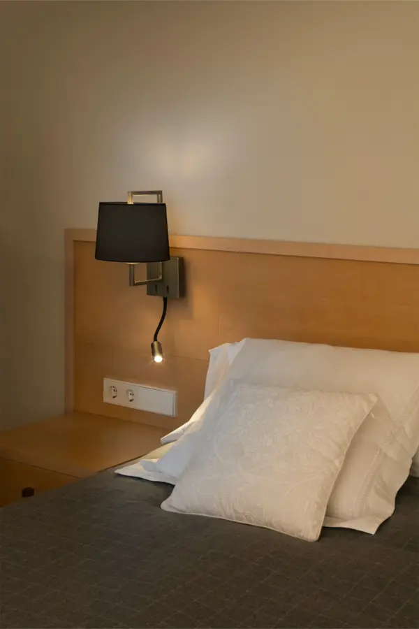 Faro Barcelona FRAME Επιτοίχιο Φωτιστικό, Χρώματος Παλαιωμένου Χρυσού-Μαύρου, με LED Αναγνώστη- 20173-03