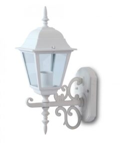Λευκό φωτιστικό τοίχου vintage, μεταλλική κατασκευή, διακοσμητική χρήση για εξωτερικούς χώρους.