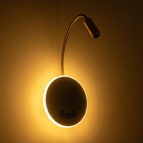 GloboStar® GOOSE 61697 Φωτιστικό Τοίχου – Απλίκα LED 6W 600lm 36° AC 220-240V IP20 – Reading Light & 360° Κρυφός Φωτισμός – Φορτιστής USB 3A – Θερμό Λευκό 2700K Χρυσό Βούρτσας – Μ15.5 x Π22.5 x Υ30cm – 5 Xρόνια Εγγύηση