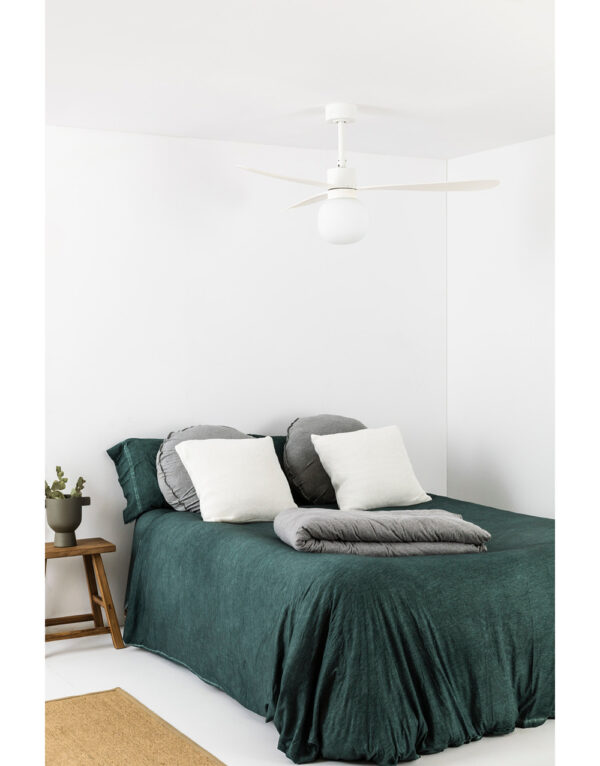 AMELIA O1320MM WHITE 3 B. BALL 20W 2700K DIM – 1-FR33760-25