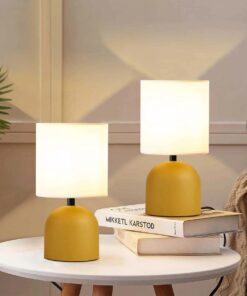 GloboStar® LOREN 204-0137 Μοντέρνο Eπιτραπέζιο Φωτιστικό Μονόφωτο 1 x E27 IP20 Κίτρινο Μέταλλο με Μπεζ Ύφασμα – Μ15 x Π15 x Υ31cm