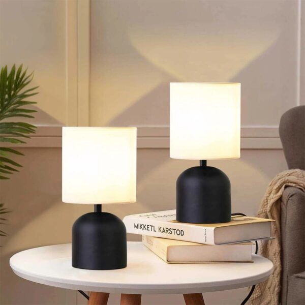 GloboStar® LOREN 204-0138 Μοντέρνο Eπιτραπέζιο Φωτιστικό Μονόφωτο 1 x E27 IP20 Μαύρο Μέταλλο με Μπεζ  Ύφασμα – Μ15 x Π15 x Υ31cm
