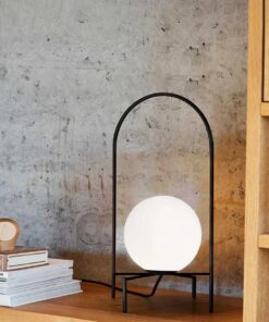 GloboStar® SPIDY 204-0139 Μοντέρνο Eπιτραπέζιο Φωτιστικό Μονόφωτο 1 x E27 IP20 Μαύρο Μέταλλο με Λευκό Γυαλί – Μ20 x Π20 x Υ37cm