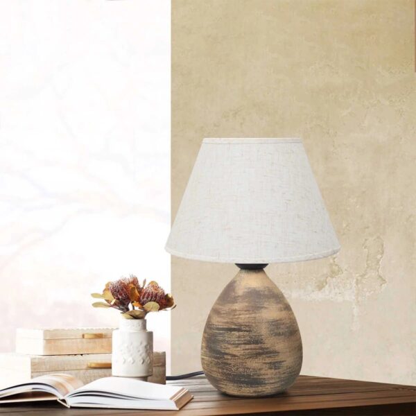 GloboStar® LISBON 204-0150 Vintage Eπιτραπέζιο Φωτιστικό Μονόφωτο 1 x E27 IP20 Καφέ Κεραμικό με Μπεζ Ύφασμα – Μ22 x Π22 x Υ30cm