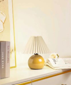 GloboStar® LISBON 204-0155 Μοντέρνο Eπιτραπέζιο Φωτιστικό Μονόφωτο 1 x E27 IP20 Κίτρινο Μέταλλο με Μπεζ Ύφασμα – Μ22 x Π22 x Υ38cm