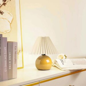 GloboStar® LISBON 204-0155 Μοντέρνο Eπιτραπέζιο Φωτιστικό Μονόφωτο 1 x E27 IP20 Κίτρινο Μέταλλο με Μπεζ Ύφασμα – Μ22 x Π22 x Υ38cm