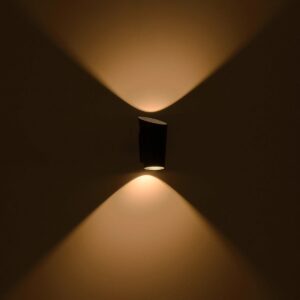 GLOBOSTAR® GANETTI 60671 Μοντέρνο Φωτιστικό Τοίχου – Απλίκα LED 10W 1250lm 60° AC 220-240V Αδιάβροχο IP65 Θερμό Λευκό 2700K – Bridgelux COB Chip & TÜV SÜD Driver – Μαύρο Ματ – Μ9.5 x Π11 x Υ19cm – 5 Χρόνια Εγγύηση
