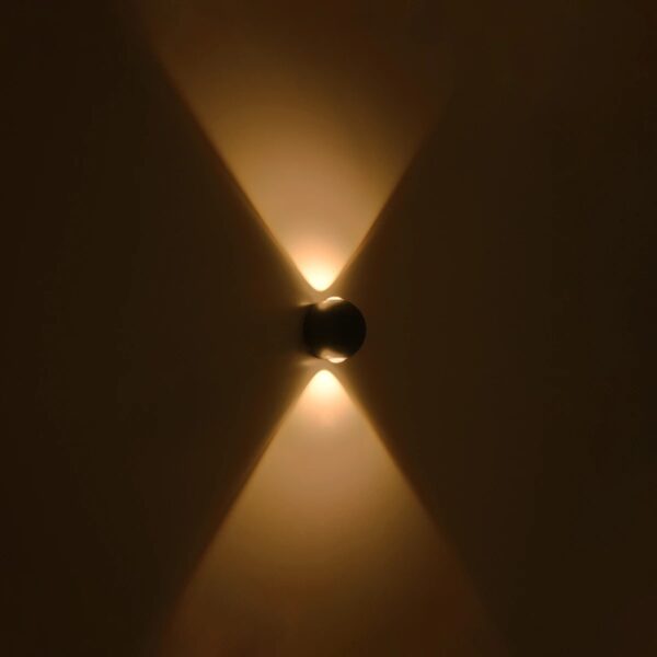 GLOBOSTAR® VEGA 60672 Μοντέρνο Φωτιστικό Τοίχου – Απλίκα LED 6W 750lm 30° AC 220-240V Αδιάβροχο IP65 Θερμό Λευκό 2700K – Bridgelux COB Chip & TÜV SÜD Driver – Μαύρο Ματ – Μ10 x Π7.5 x Υ10cm – 5 Χρόνια Εγγύηση