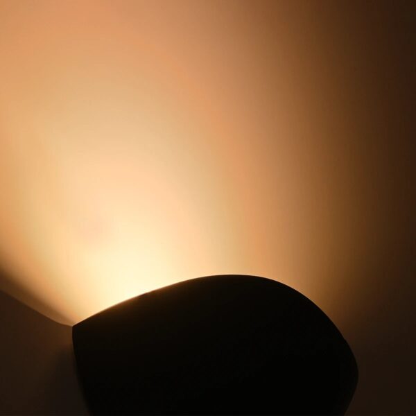 GLOBOSTAR® SELENE 60674 Μοντέρνο Φωτιστικό Τοίχου – Απλίκα LED 5W 625lm 90° AC 220-240V Αδιάβροχο IP65 Θερμό Λευκό 2700K – Bridgelux COB Chip & TÜV SÜD Driver – Μαύρο Ματ – Μ20 x Π9 x Υ12cm – 5 Χρόνια Εγγύηση