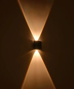 GLOBOSTAR® SIXOAD 60676 Μοντέρνο Φωτιστικό Τοίχου – Απλίκα LED 4W 500lm 30° AC 220-240V Αδιάβροχο IP65 Θερμό Λευκό 2700K – CREE XPE Chip & TÜV SÜD Driver – Μαύρο Ματ – Μ8.5 x Π3.5 x Υ8cm – 5 Χρόνια Εγγύηση