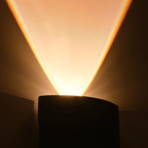 GLOBOSTAR® SIXOAD 60676 Μοντέρνο Φωτιστικό Τοίχου – Απλίκα LED 4W 500lm 30° AC 220-240V Αδιάβροχο IP65 Θερμό Λευκό 2700K – CREE XPE Chip & TÜV SÜD Driver – Μαύρο Ματ – Μ8.5 x Π3.5 x Υ8cm – 5 Χρόνια Εγγύηση