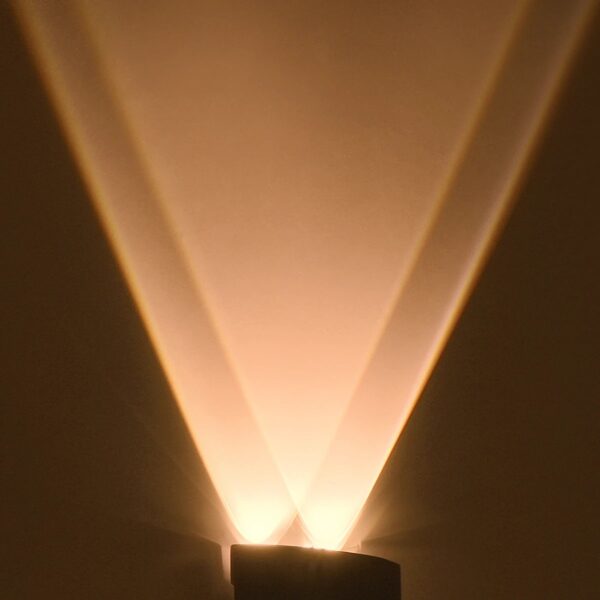 GLOBOSTAR® SIXOAD 60677 Μοντέρνο Φωτιστικό Τοίχου – Απλίκα LED 8W 1000lm 30° AC 220-240V Αδιάβροχο IP65 Θερμό Λευκό 2700K – CREE XPE Chip & TÜV SÜD Driver – Μαύρο Ματ – Μ12 x Π4 x Υ8cm – 5 Χρόνια Εγγύηση