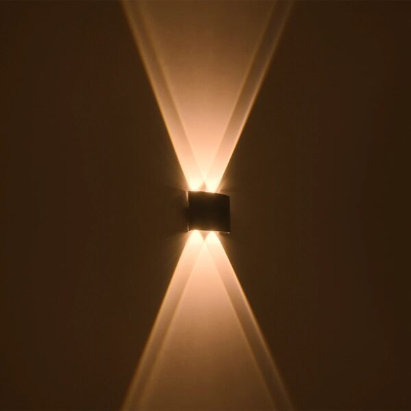 GLOBOSTAR® SIXOAD 60677 Μοντέρνο Φωτιστικό Τοίχου – Απλίκα LED 8W 1000lm 30° AC 220-240V Αδιάβροχο IP65 Θερμό Λευκό 2700K – CREE XPE Chip & TÜV SÜD Driver – Μαύρο Ματ – Μ12 x Π4 x Υ8cm – 5 Χρόνια Εγγύηση