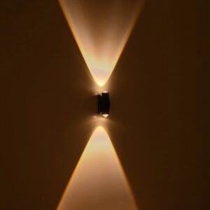 GLOBOSTAR® ARC 60679 Μοντέρνο Φωτιστικό Τοίχου – Απλίκα LED 4W 500lm 30° AC 220-240V Αδιάβροχο IP65 Θερμό Λευκό 2700K – CREE XPE Chip & TÜV SÜD Driver – Μαύρο Ματ – Μ3.5 x Π4.8 x Υ11.5cm – 5 Χρόνια Εγγύηση
