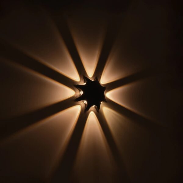 GLOBOSTAR® SPARK 60684 Μοντέρνο Φωτιστικό Τοίχου – Απλίκα LED 16W 2000lm 30° AC 220-240V Αδιάβροχο IP65 Θερμό Λευκό 2700K – CREE XPE Chip & TÜV SÜD Driver – Μαύρο Ματ – Μ25 x Π6 x Υ25cm – 5 Χρόνια Εγγύηση