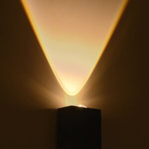 GLOBOSTAR® HIKARI 60685 Μοντέρνο Φωτιστικό Τοίχου – Απλίκα LED 4W 500lm 30° AC 220-240V Αδιάβροχο IP65 Θερμό Λευκό 2700K – CREE XPE Chip & TÜV SÜD Driver – Μαύρο Ματ – Μ6 x Π4 x Υ10.5cm – 5 Χρόνια Εγγύηση